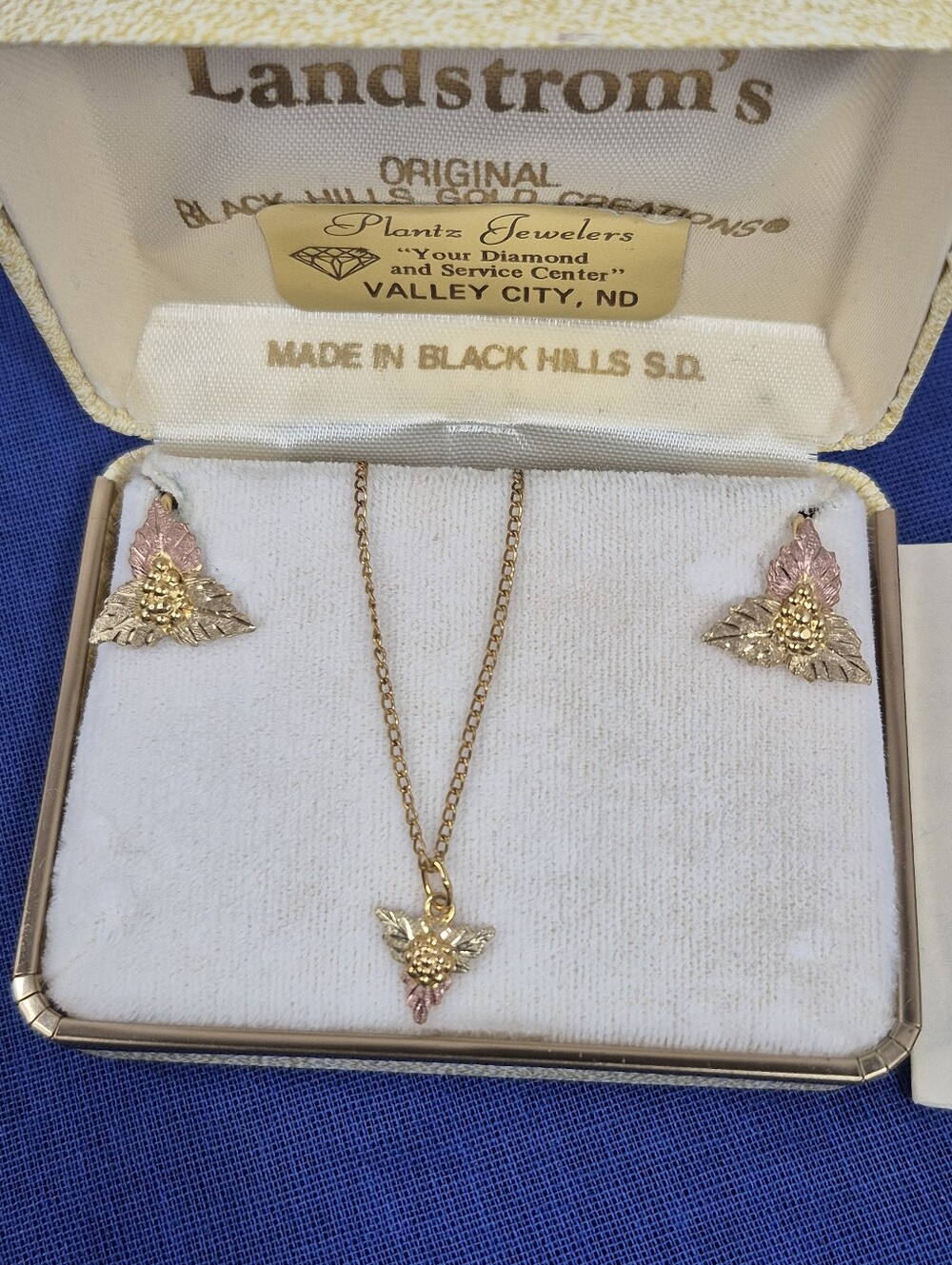 Landstrom's Black Hills Gold Necklace and Screwback Earrings Set Vtg NOS - Picture 8 of 12
